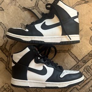 EUC Nike Dunk Black and White Panda Classic High-Tops